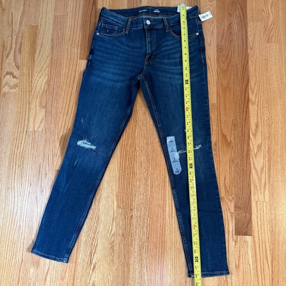Old Navy Rockstar Super Skinny Mid-Rise Jeans - Picture 8 of 9